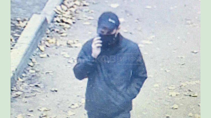 Полиция устанавливает личность мужчины, совершившего разбойные нападения в двух районах Харькова Полиция устанавливает личность мужчины, совершившего разбойные нападения в двух районах Харькова