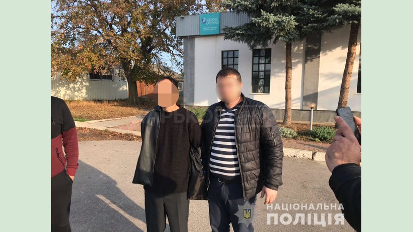 Полиция задержала мужчину, который на прошлой неделе совершил разбойные нападения на аптеки и кредит-кафе в четырех районах Харькова Полиция задержала мужчину, который на прошлой неделе совершил разбойные нападения на аптеки и кредит-кафе в четырех районах Харькова