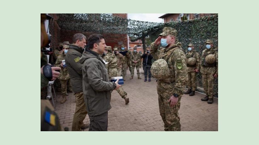 Президент посетил позиции украинских войск в Донбассе Президент посетил позиции украинских войск в Донбассе