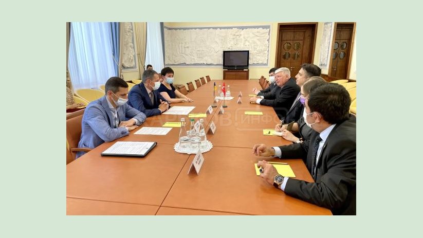Роман Семенуха встретился с послом Турции Ягмуром Ахметом Гюльдере Роман Семенуха встретился с послом Турции Ягмуром Ахметом Гюльдере