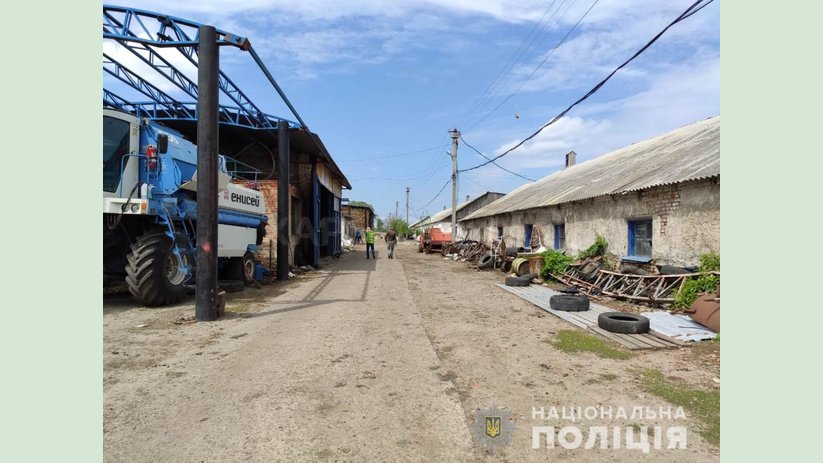 Следователи установили 12 эпизодов преступной деятельности фермеров, которые вербовали людей для трудовой эксплуатации в Харьковской области Следователи установили 12 эпизодов преступной деятельности фермеров, которые вербовали людей для трудовой эксплуатации в Харьковской области