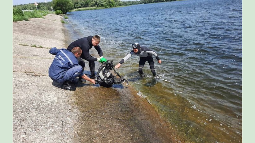 Спасатели достали из воды тела 2-х погибших подростков и взрослого мужчины Спасатели достали из воды тела 2-х погибших подростков и взрослого мужчины
