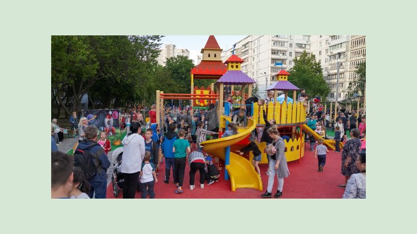 В городе открыли еще одну зону отдыха, где смогут играть дети с инвалидностью В городе открыли еще одну зону отдыха, где смогут играть дети с инвалидностью