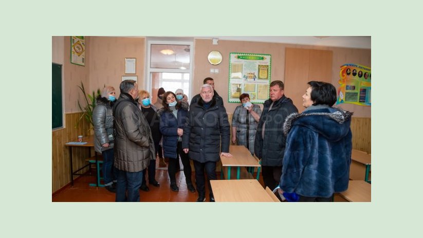 В городских школах продолжаются ремонты и изучается вопрос освещенности кабинетов В городских школах продолжаются ремонты и изучается вопрос освещенности кабинетов