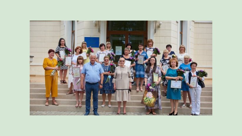 В Харькове наградили медработников, которые борются с коронавирусом В Харькове наградили медработников, которые борются с коронавирусом