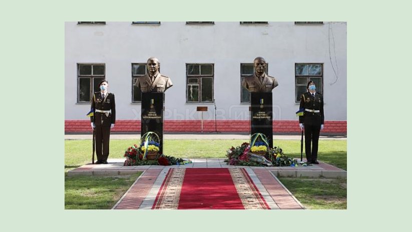 В Харькове открыли памятники Героям Украины Сергею Колодию и Александру Лавренко В Харькове открыли памятники Героям Украины Сергею Колодию и Александру Лавренко