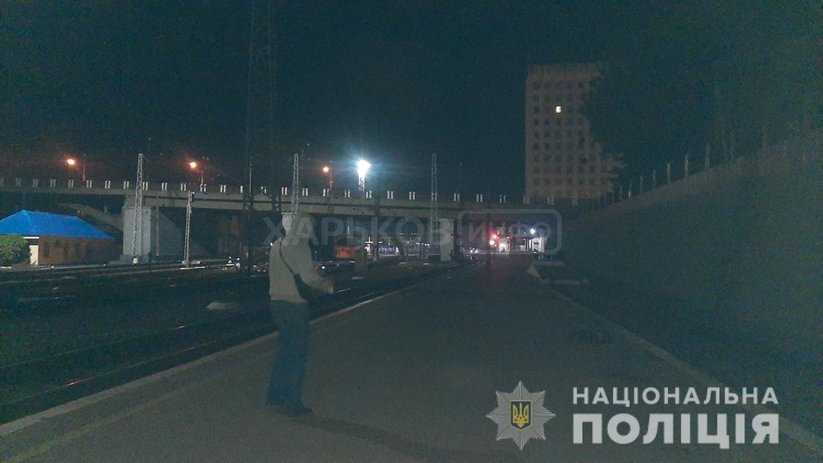 В Харькове полицейские оперативно задержали злоумышленника, который ограбил мужчину на Южном вокзале В Харькове полицейские оперативно задержали злоумышленника, который ограбил мужчину на Южном вокзале