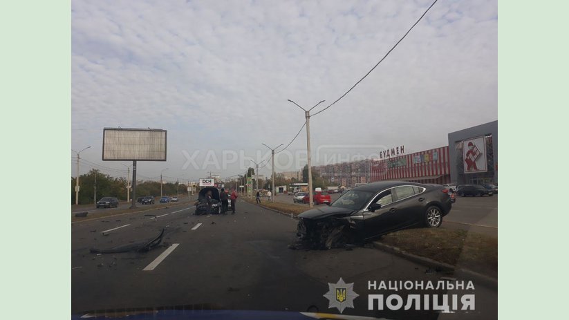 В Харькове полиция устанавливает обстоятельства аварии, в которой травмы получили два водителя В Харькове полиция устанавливает обстоятельства аварии, в которой травмы получили два водителя