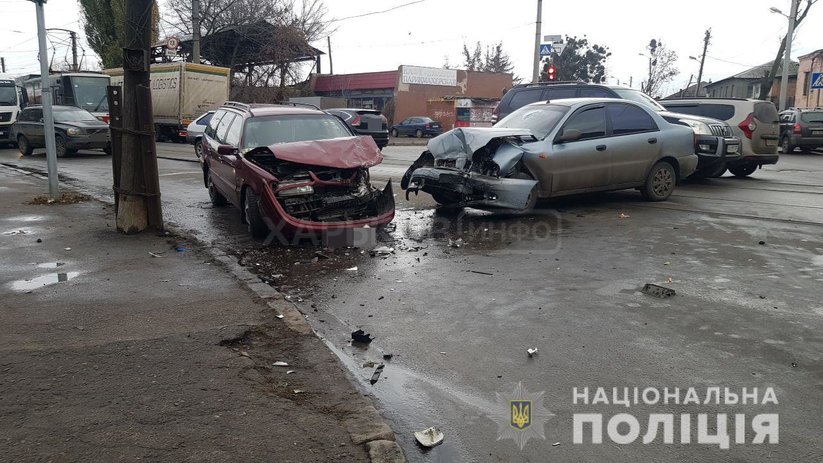 В Харькове полиция устанавливает обстоятельства аварии в Основянском районе, в котором пострадали четверо граждан В Харькове полиция устанавливает обстоятельства аварии в Основянском районе, в котором пострадали четверо граждан
