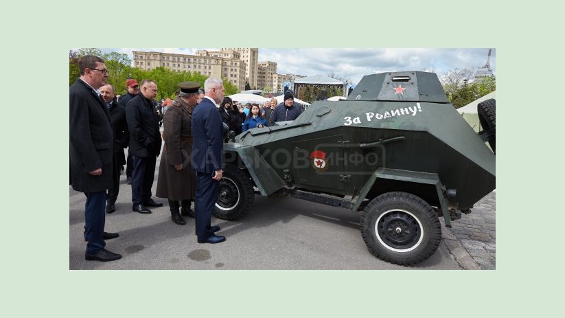 В Харькове прошла выставка военной техники и ретроавтомобилей В Харькове прошла выставка военной техники и ретроавтомобилей
