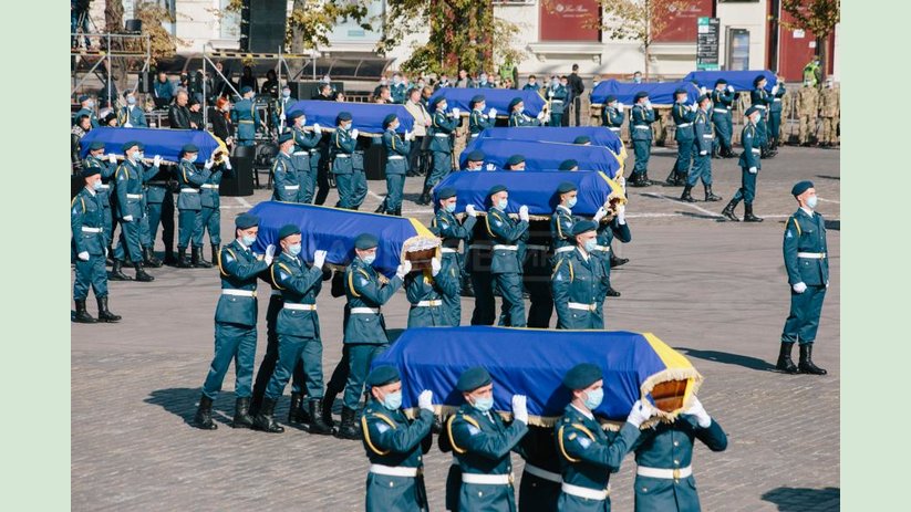 В Харькове простились с военными, погибшими в результате катастрофы самолета Ан-26 В Харькове простились с военными, погибшими в результате катастрофы самолета Ан-26