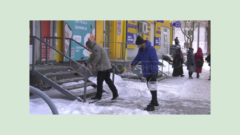 В Харькове проверяют, как предприниматели убирают территорию возле своих магазинов В Харькове проверяют, как предприниматели убирают территорию возле своих магазинов