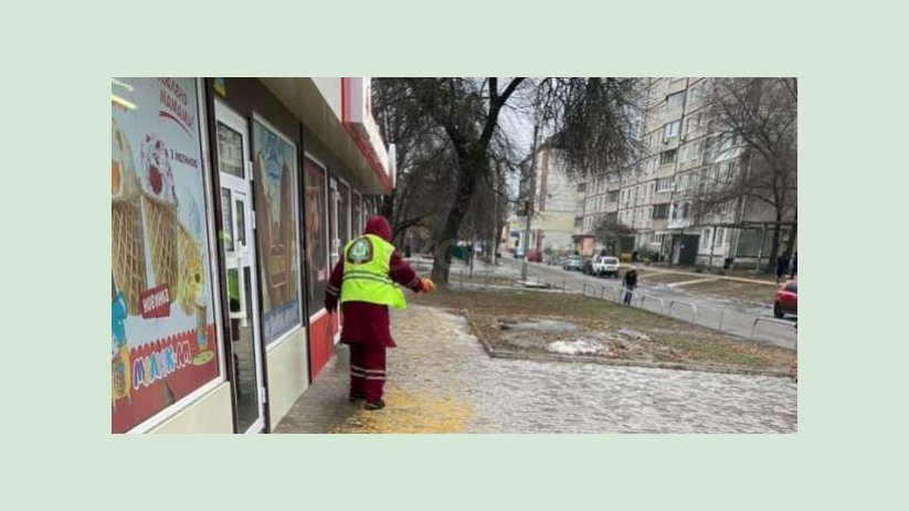 В Харькове работники коммунальных предприятий борются со льдом В Харькове работники коммунальных предприятий борются со льдом