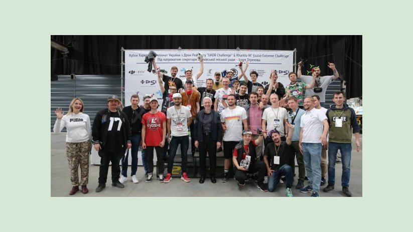 В Харькове стартовали соревнования гоночных дронов и автомоделей В Харькове стартовали соревнования гоночных дронов и автомоделей