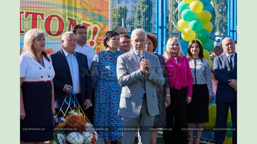 В харьковских школах открыты новые стадионы В харьковских школах открыты новые стадионы