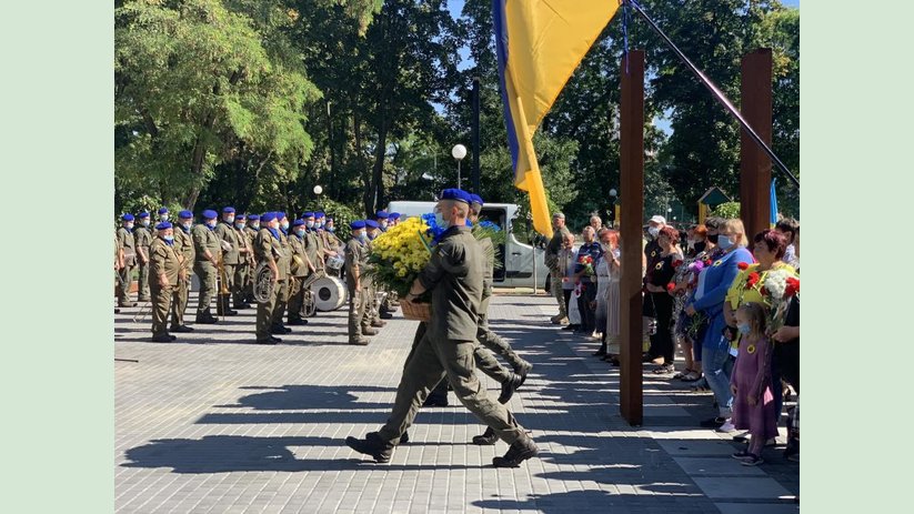 В Харьковской области почтили память защитников Украины В Харьковской области почтили память защитников Украины