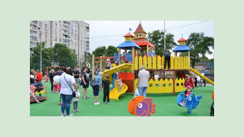 В Киевском районе открыли современную зону отдыха В Киевском районе открыли современную зону отдыха