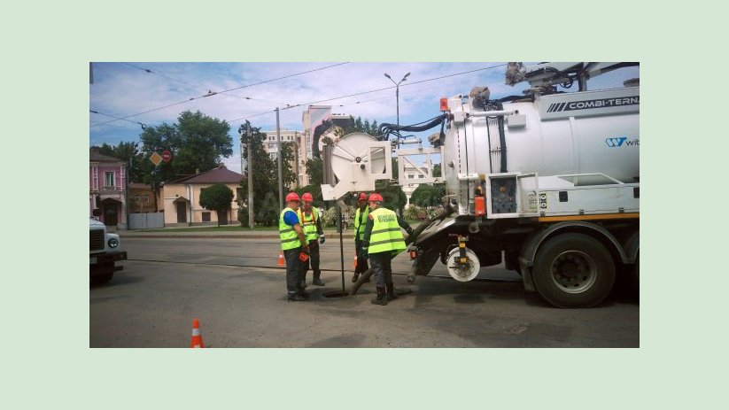 В Основянском районе выполняют прочистку сетей водоотведения В Основянском районе выполняют прочистку сетей водоотведения