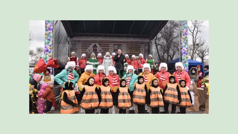 В сквере Сафарова отпраздновали Масленицу В сквере Сафарова отпраздновали Масленицу