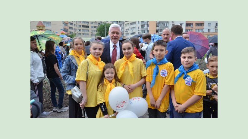 В Слободском районе открыли современную игровую площадку В Слободском районе открыли современную игровую площадку