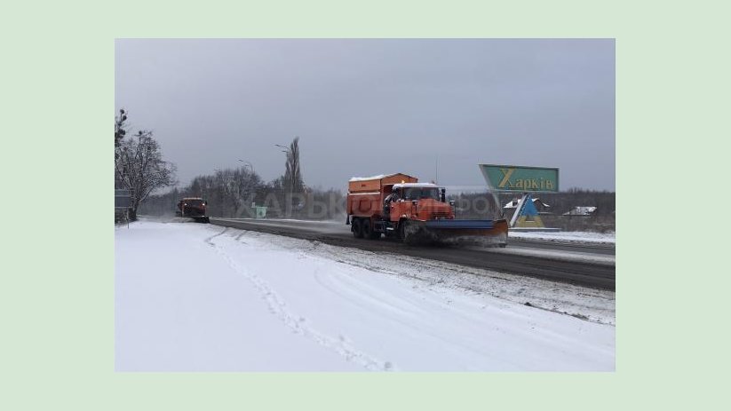 В выходные на дорогах области работало около 300 единиц спецтехники В выходные на дорогах области работало около 300 единиц спецтехники