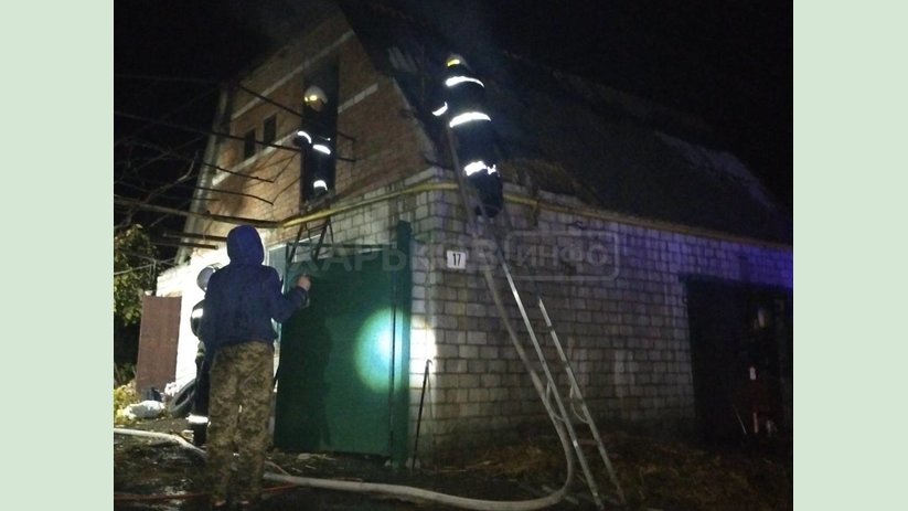 Валковские спасатели ликвидировали пожар на территории частного домовладения Валковские спасатели ликвидировали пожар на территории частного домовладения