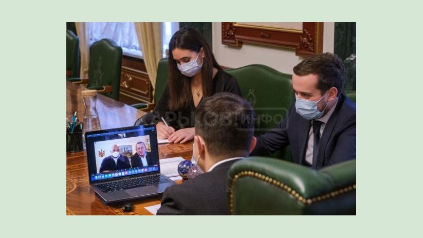 Владимир Зеленский обсудил процесс вакцинации на Ивано-Франковщине и помощь местному малому бизнесу во время карантина Владимир Зеленский обсудил процесс вакцинации на Ивано-Франковщине и помощь местному малому бизнесу во время карантина