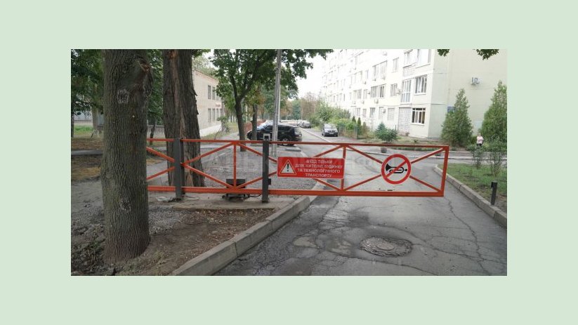Во дворе на проспекте Юбилейном решат проблему с проездом транспорта Во дворе на проспекте Юбилейном решат проблему с проездом транспорта