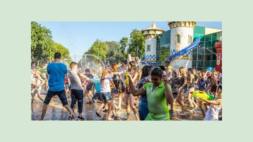 Водяная битва, конкурсы и пенная вечеринка - в парке Горького отметят экватор лета Водяная битва, конкурсы и пенная вечеринка - в парке Горького отметят экватор лета