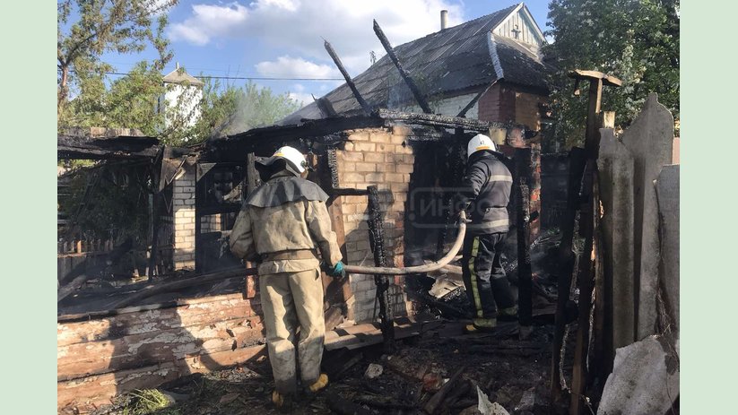 Волчанский район: в результате пожара уничтожено два частных дома и сарай Волчанский район: в результате пожара уничтожено два частных дома и сарай