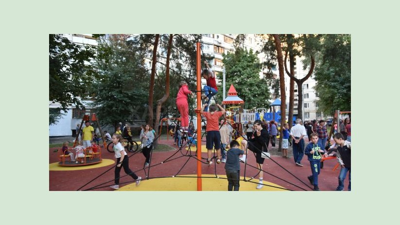 Возле Харьковского аэропорта благоустроили микрорайон Возле Харьковского аэропорта благоустроили микрорайон