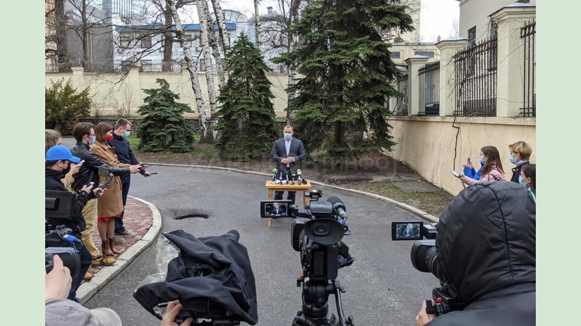 Все, кто нуждаются в госпитализации из-за COVID-19, получают надлежащую помощь. Михаил Черняк Все, кто нуждаются в госпитализации из-за COVID-19, получают надлежащую помощь. Михаил Черняк