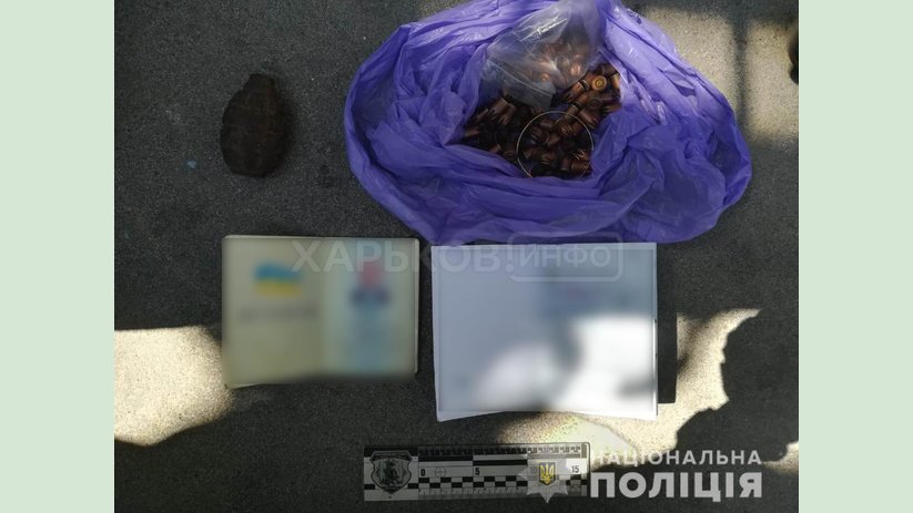 Взрывотехники проверили содержание подозрительной коробки, обнаруженной возле многоэтажки в Харькове Взрывотехники проверили содержание подозрительной коробки, обнаруженной возле многоэтажки в Харькове