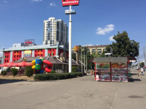 Сеть ресторанов фаст-фуд «McDonald's» - фасад