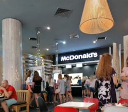 Сеть ресторанов фаст-фуд «McDonald's» - фасад