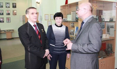 слева направо первый космонавт Украины Л.К. Каденюк, и.о.ректора ХНУРЭ, проф. Н.С. Лесная, проректор по научной работе ХНУРЭ, проф. Н.И. Слипченко слева направо первый космонавт Украины Л.К. Каденюк, и.о.ректора ХНУРЭ, проф. Н.С. Лесная, проректор по научной работе ХНУРЭ, проф. Н.И. Слипченко