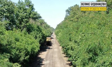 Дорожники начали ремонт трассы Золочев – Максимовка общей протяженностью 33,4 км