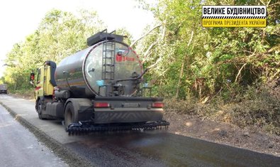 Дорожники уложили 3,8 км выравнивающего слоя асфальтобетона на дороге Пересечное - Березовское