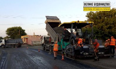 Дорожники уложили 3,8 км выравнивающего слоя асфальтобетона на дороге Пересечное - Березовское