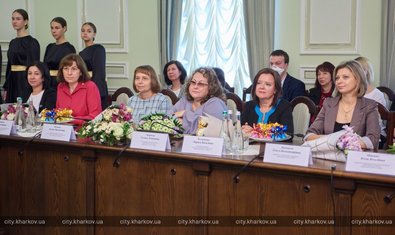 Игорь Терехов поздравил учителей Холодногорского и Новобаварского районов с наступающим праздником 
