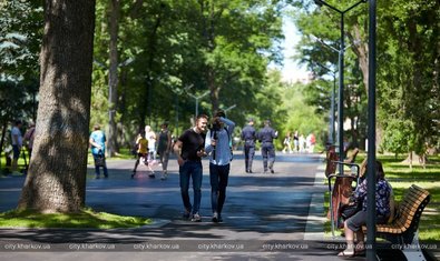 Молодежный парк открыт для семейного отдыха и занятий спортом