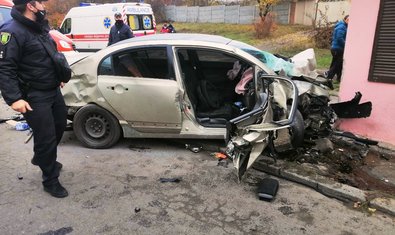 Московский район: спасатели деблокировали из покореженного в ДТП автомобиля водителя