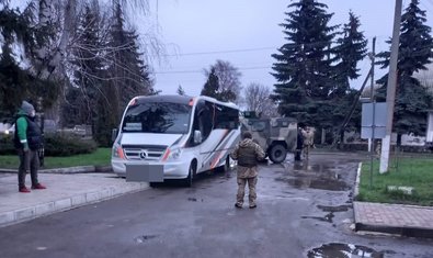 На Харьковщине работники полиции и СБУ задержали автобусы с подозрительными лицами