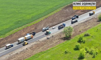 На окружной дороге на 32,7 км положили асфальтобетонное покрытие в выравнивающем слое