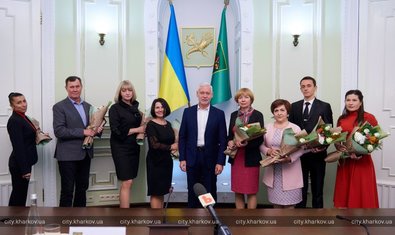 Игорь Терехов вручил педагогам награды горсовета