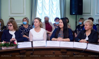 Игорь Терехов вручил педагогам награды горсовета