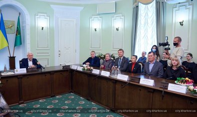 Игорь Терехов вручил педагогам награды горсовета