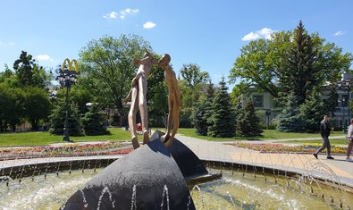Памятник Влюбленным