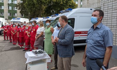 Подразделениям экстренной медицинской помощи Харьковщины передали 17 новых карет «скорой»