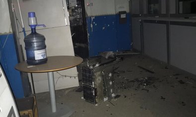 Полицейские устанавливают личности злоумышленников, которые взорвали банкомат в Харьковской области